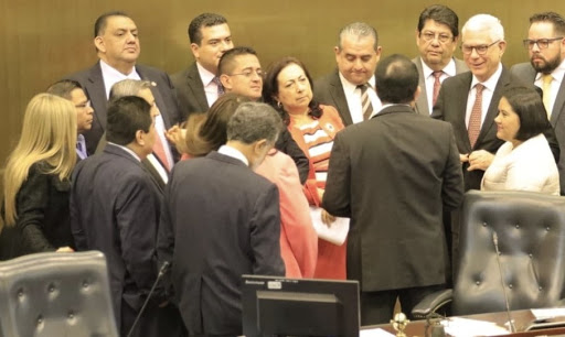 ARENA-FMLN-Rodolfo Parker se someten a las órdenes de Mauricio Funes que propuso destituir al Presidente Bukele arena-fmln-rodolfo-parker-se-someten-a-las-ordenes-de-mauricio-funes-que-propuso-destituir-al-presidente-bukele